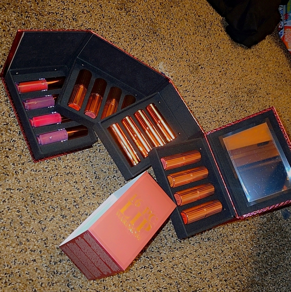 NWT 16 PC LIP WARDROBE FROM MACYS